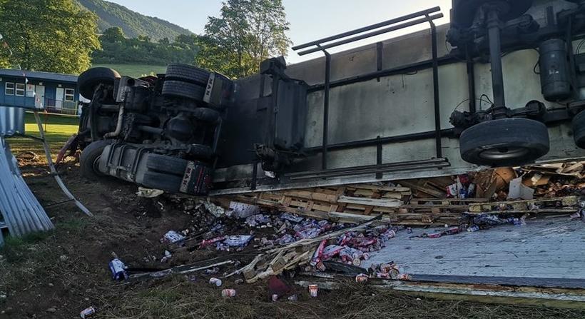 Felborult egy kamion Kassánál, a rendőrség torlódások kialakulására figyelmeztet