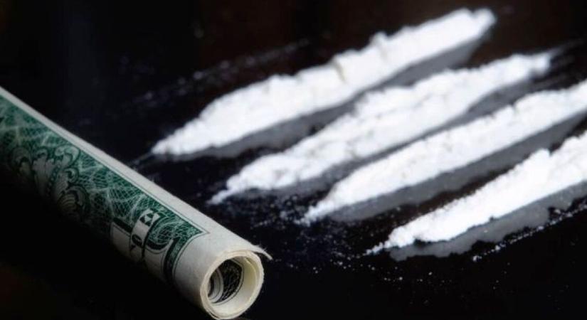 Kokaint terjesztett ismerőseinek Füreden és Almádiban