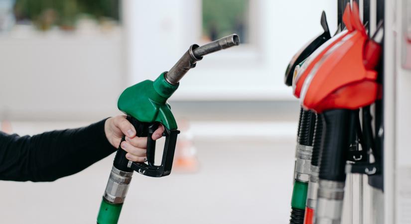 Benzinárstop: szakma kivitelezhetetlennek tartja a döntést, 5-10 percet kérnek a kormánytól