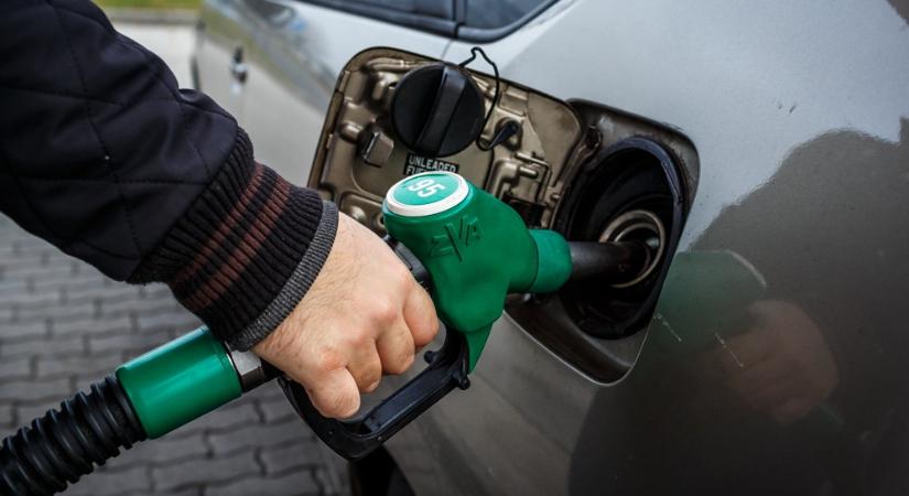 Benzinkutak: Az új rendelet értelmezhetetlen és betarthatatlan, durvulnak a vásárlók