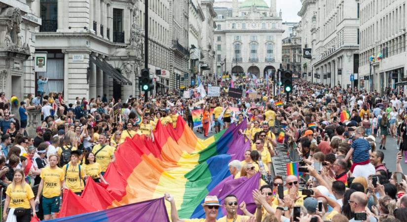 Minden korábbinál több brit vallja magát queernek