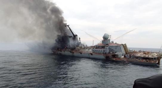 Az oroszok titokban felszínre hozhatták a zászlóshajójuk elsüllyesztésekor meghalt tengerészeket
