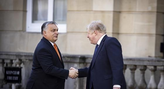 Orbán Viktor telefonon tárgyalt Boris Johnsonnal