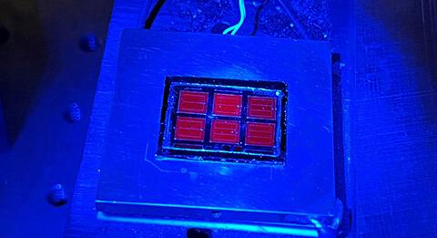 Rekord hatékonyságot értek el egy kísérleti napelemes cellával