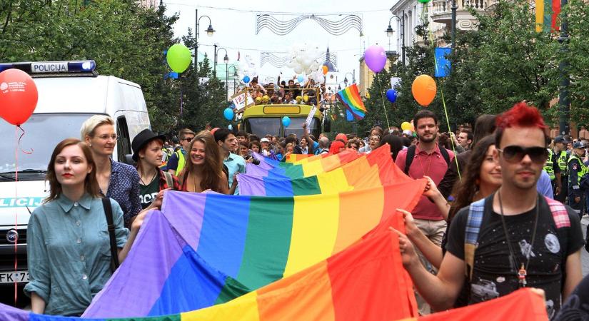 Az azonos nemű párokat is a család fogalma alá sorolnák Litvániában