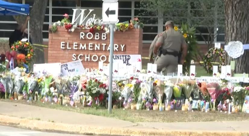 A városi rendőrparancsnok nem küldte be a rendőröket a terembe, ahol 19 gyerekkel és két felnőttel végzett egy gyilkos