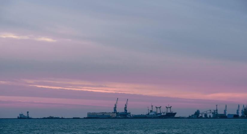 A megszállás óta először futott be hajó Mariupol kikötőjébe, de ez egyáltalán nem jó hír