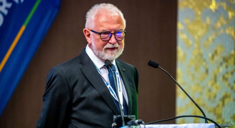 Kincses Gyula marad a Magyar Orvosi Kamara elnöke