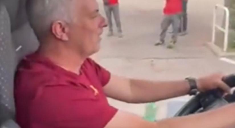 Videó: Mourinho kis híján összetörte a csapatbuszt az ünneplés során