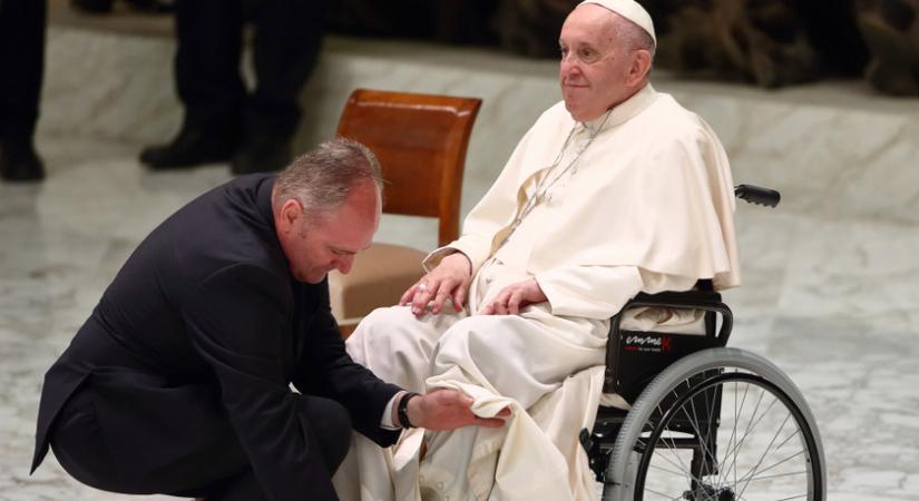Az öregkor nem betegség – Ferenc pápa lemondásáról spekulálnak a lapok