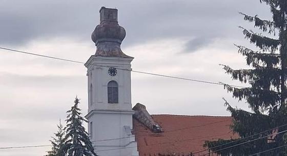 A csokonyavisontai templom tornyát is ledöntötte a Somogy megyét elkapó vihar