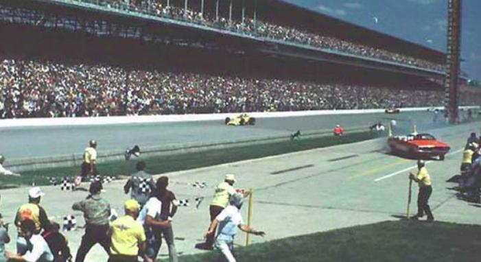 Az Indy 500 valaha volt legkínosabb tömegbalesete