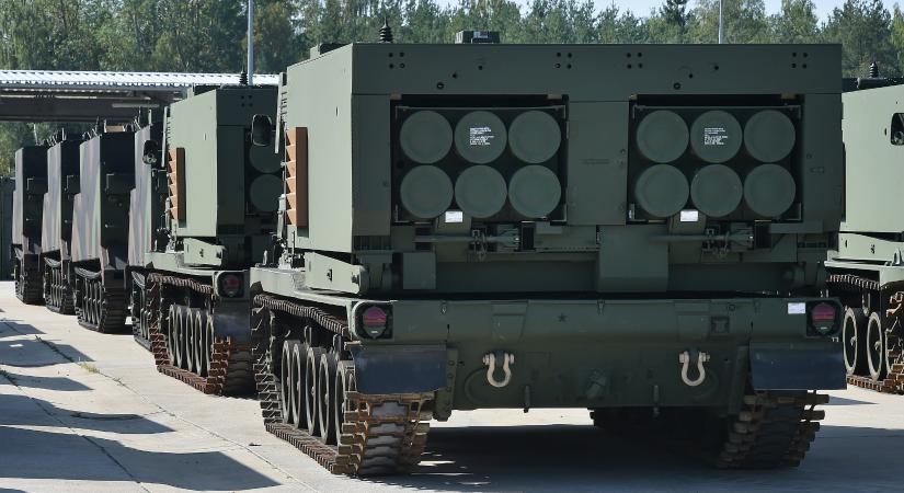 Johnson: Ukrajnának rakéta-sorozatvetőket kellene szállítani, hogy visszaverjék az oroszokat Donbászban