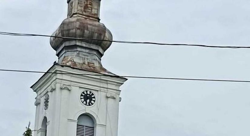 Ledöntötte egy Somogy megyei templom tornyát a vihar