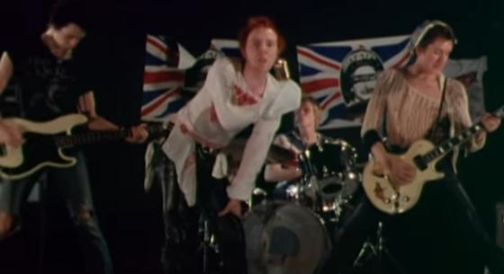 Nem utálja a királynőt a Sex Pistols, de azért kedvesnek nem nevezhető ajándékkal ünnepli
