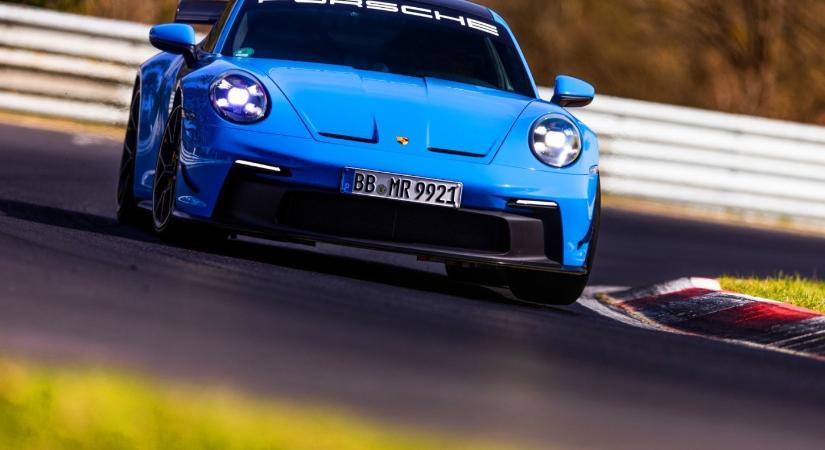 4 másodpercet farag le a 911 GT3 Nürburgring-köridejéből a Manthey készlet