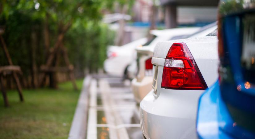 Újabb parkolási szigor Budapesten: rengeteg helyen bővül a fizetős zóna