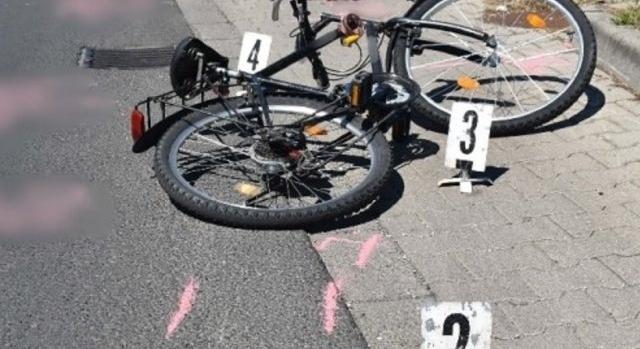 77 éves sofőr sodorta el a biciklist, majd elhajtott