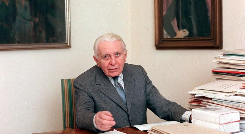 Illés Endre Kossuth-díjas író, műfordító 120 éve született