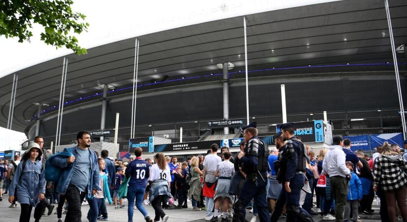 NL: 39 embert állítottak elő a Stade de France-nál