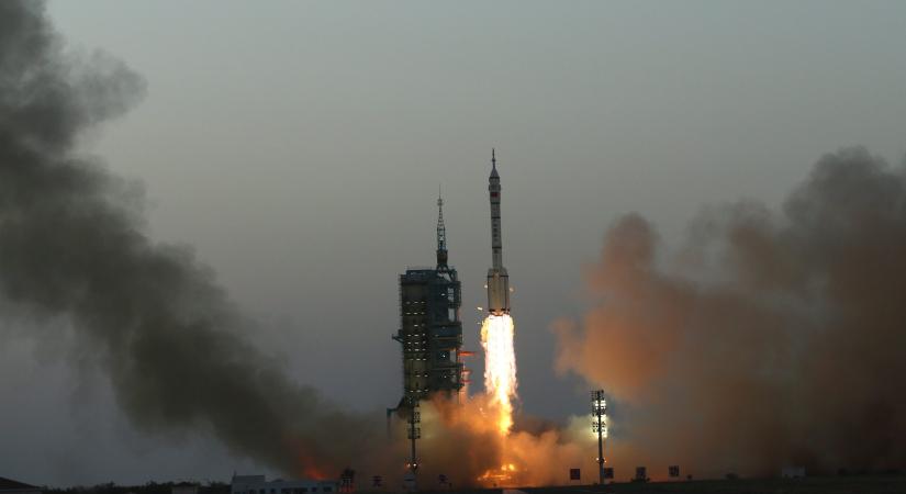 Kína űrhajója elindult, fontos küldetés vár a három űrhajósra, akik egy ideig nem térnek vissza (videó)