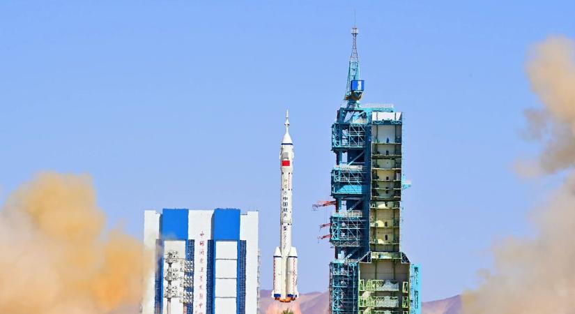 Kína újabb űrhajósokat küldött űrállomása kiépítésének befejezésére + videó
