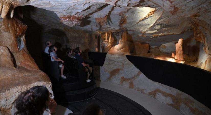 Immár bárki megnézheti: nehezen elérhető prehisztorikus barlang mása készült el