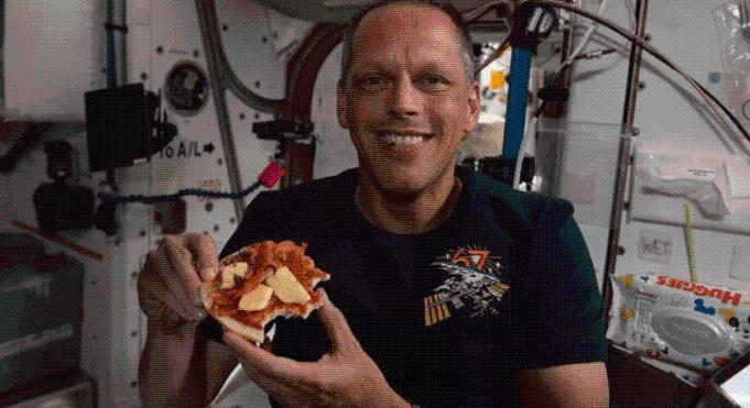 Pizzapartit tartott a Nemzetközi Űrállomás legénysége