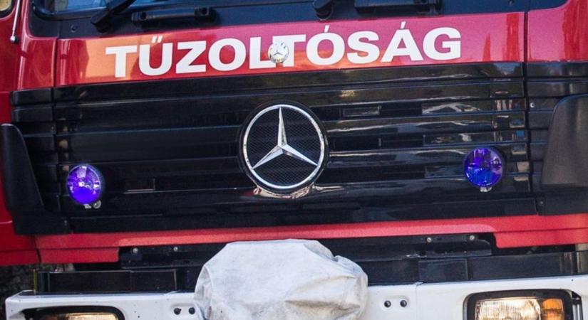Autó motortere kapott lángra Zalaegerszegen