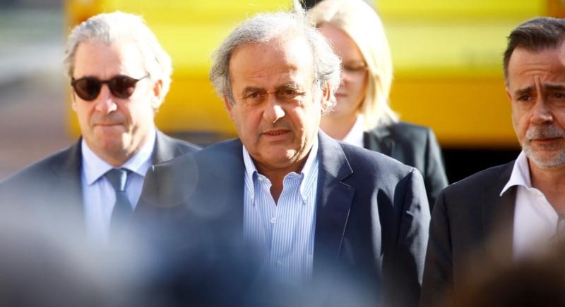 Megkezdődött Blatter és Platini tárgyalása Svájcban