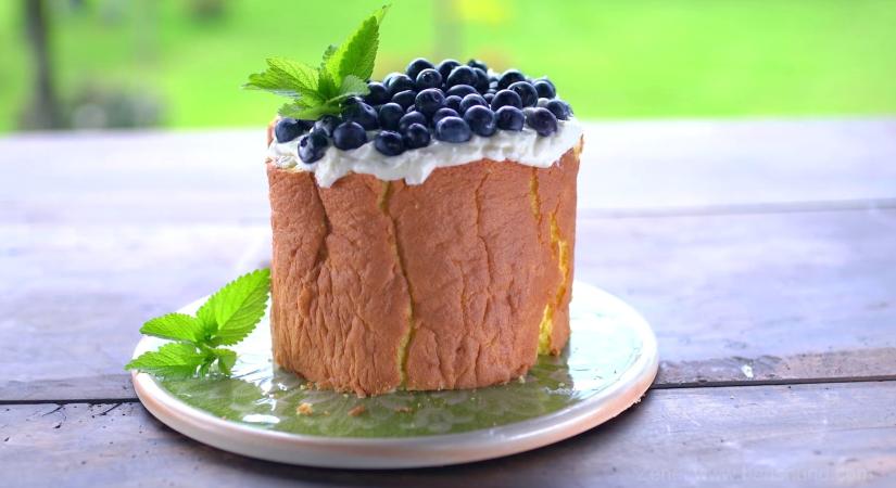 Citromos piskótatekercs-torta: friss nyári sütemény