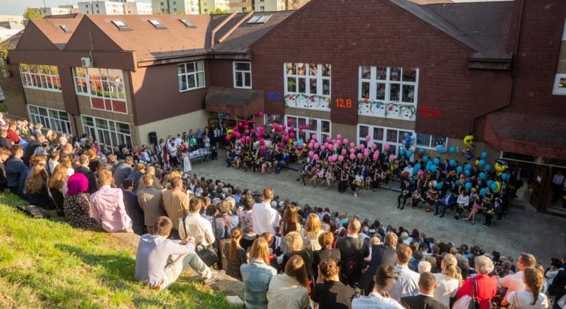 Polgári engedetlenséget jelentett 58 tanár egy magyar gimnáziumban, az érettségi is elmarad