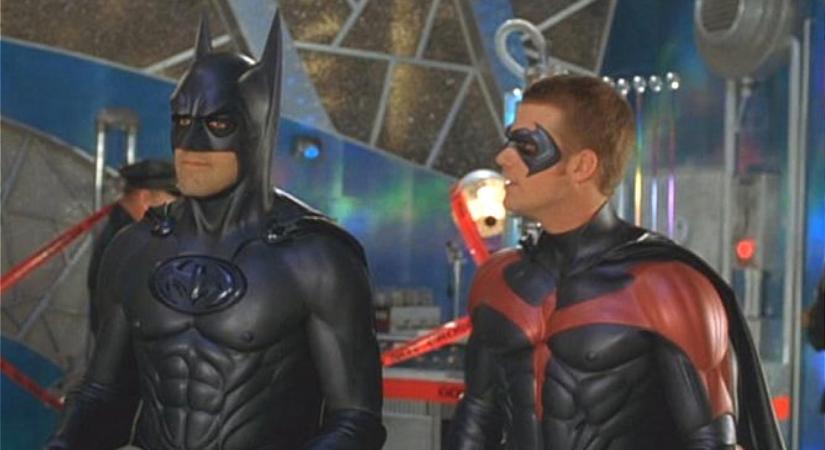 A Batman és Robin jelmeztervezője megvédte a "cicis Batruhákat": Elárulta, miért döntöttek a mellbimbók kihangsúlyozása mellett