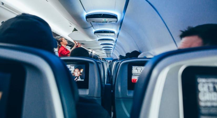 Az utasokat terheli az extraprofitadó: ennyit kell fizetni pluszban