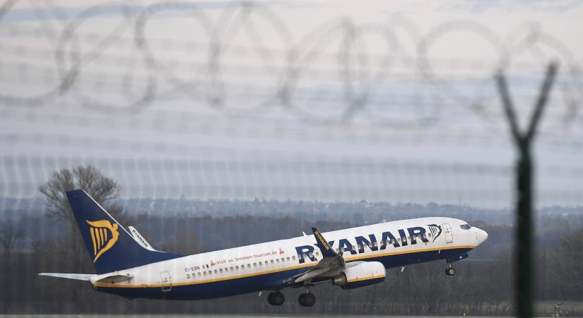 A Ryanair „légiforgalmi adónak” nevezi az extraprofitadót, és már az utasokkal fizetteti meg