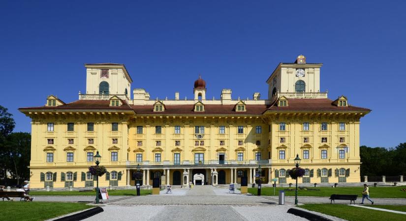 A kismartoni Esterházy-kastély nyáron sem hagyja program nélkül a kultúra iránt érdeklődőket