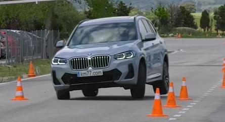 Csúszkálva-döcögve, de sikerrel vette a BMW X3 a jávorszarvas-tesztet