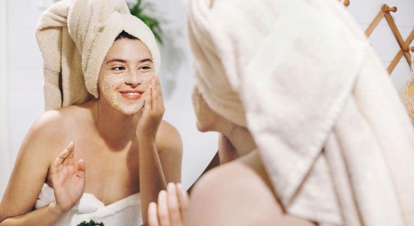 Így tisztítsuk az arcbőrünket nyaralás előtt