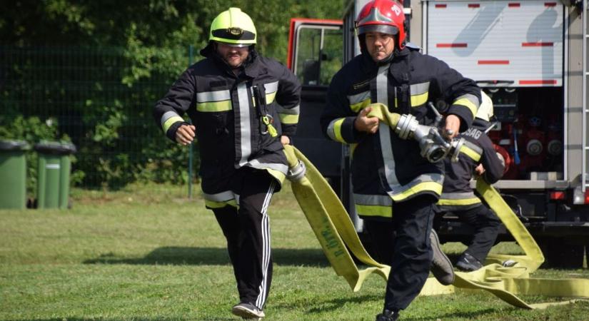 Dombóváron mérték össze tudásukat az önkéntes tűzoltók