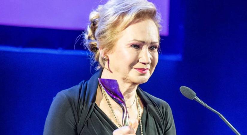 Udvaros Dorottya lenyűgöző volt hímzett ruhában: a 67 éves színésznőt életműdíjjal tüntették ki