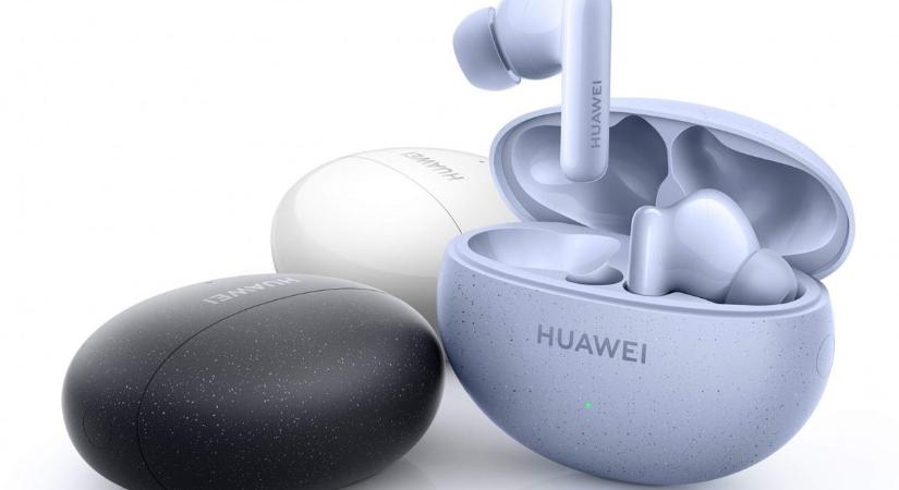 Jobb zajszűréssel és hosszabb üzemidővel debütált a Huawei FreeBuds 5i vezeték nélküli fülhallgató