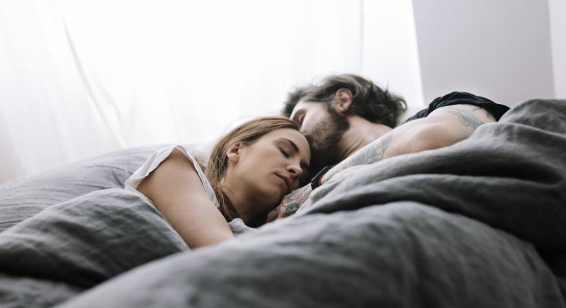 Egyedül, vagy a párunkkal alszunk jobban?