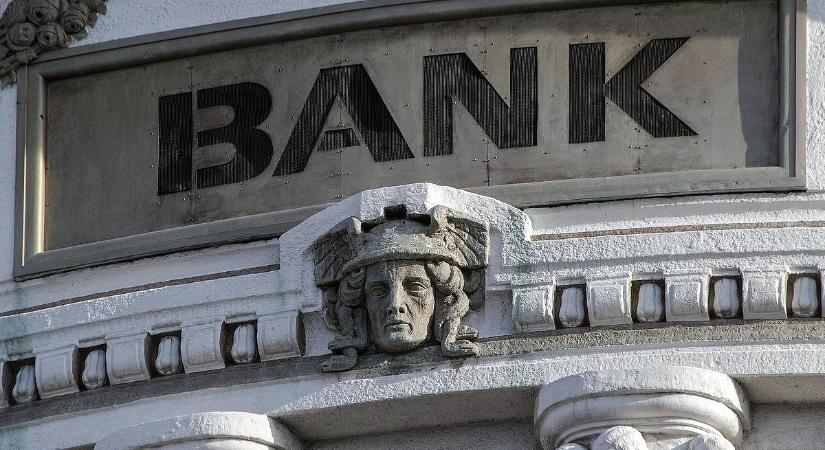 Az MNB szerint odacsap, ha jogszerűtlenül áthárítják a különadót a bankok