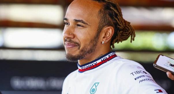 Hamilton megvédte az F1-es riporternőt