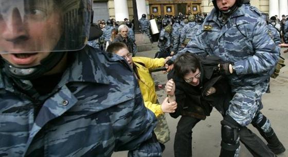 Felmondott egy orosz főiskola igazgatója, mert nem akarta kirúgni a háború ellen tüntető diákokat