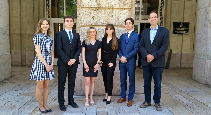 Az ELTE joghallgatói nyerték a Telders Nemzetközi Perbeszédversenyt