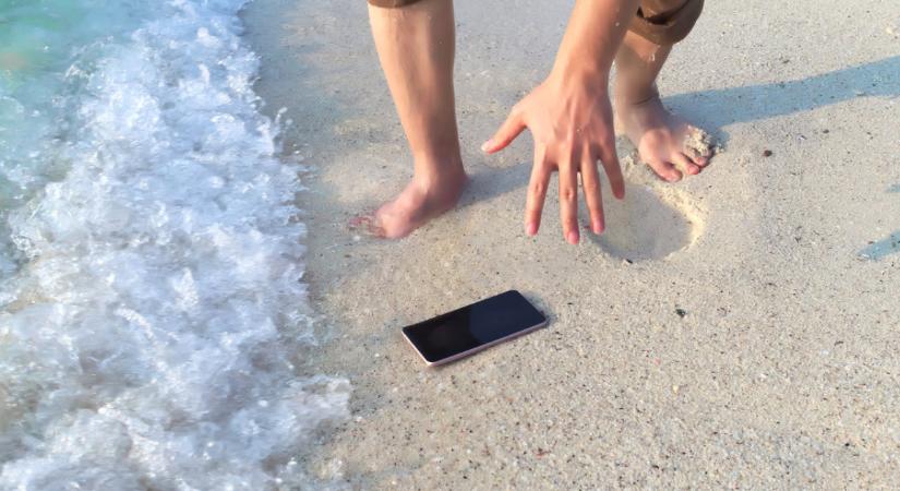 Akár fel is robbanhat: életveszélyes lehet a vízbe esett telefon