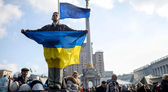 Ukrajnában egy demokrácia harcol a diktatúra ellen