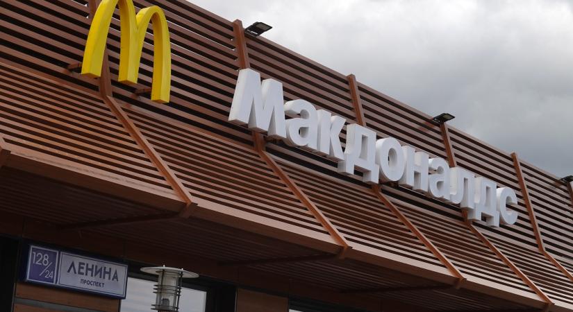 Hatalmas sorokban várták az oroszok a vicces nevű új McDonald’s-t