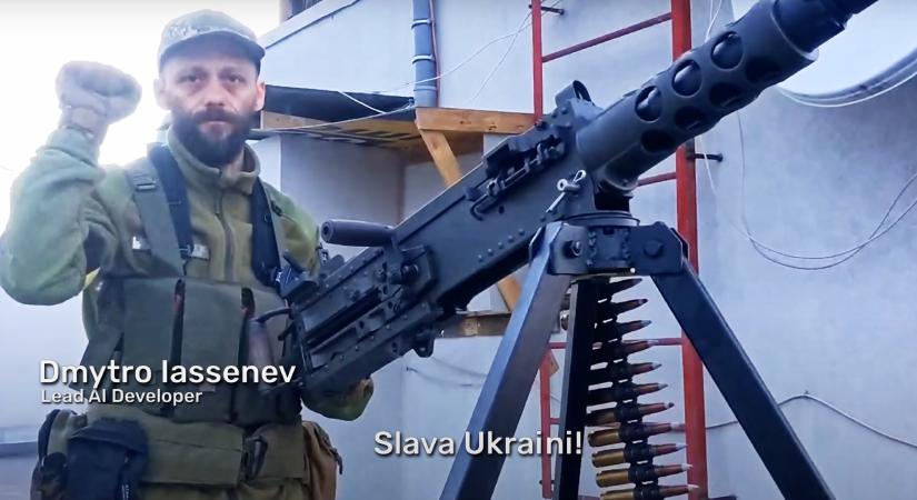 Az év elején még lövöldözős játékot fejlesztett. Most valódi fegyverrel a kezében mondja, hogy „Szlává Ukrajni!”